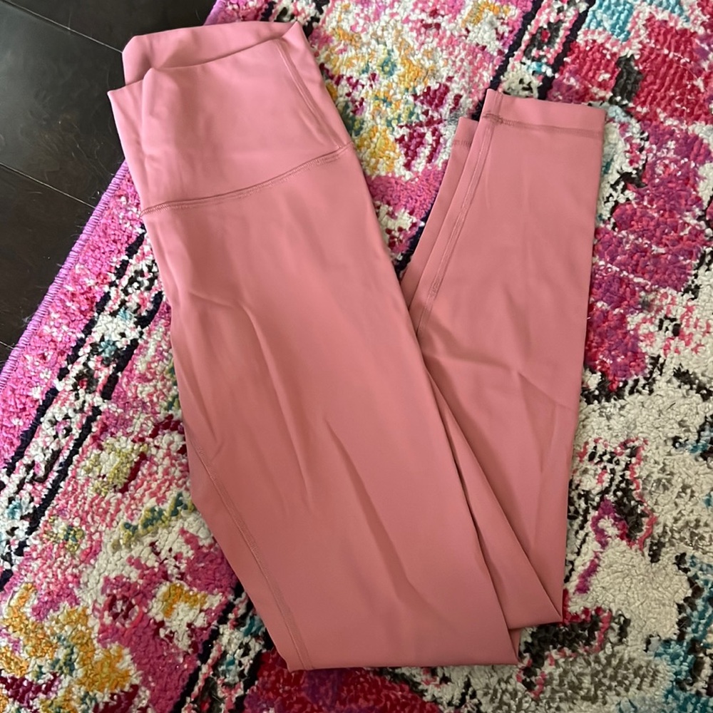 lululemon legging.
